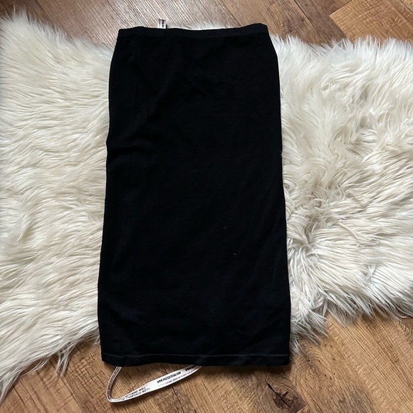 HOUSE OF CB Shahla Black Seamless Knit Pencil Skirt - Picture 2 of 3